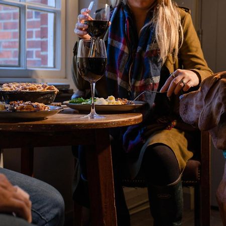 The George Inn Warminster Ngoại thất bức ảnh