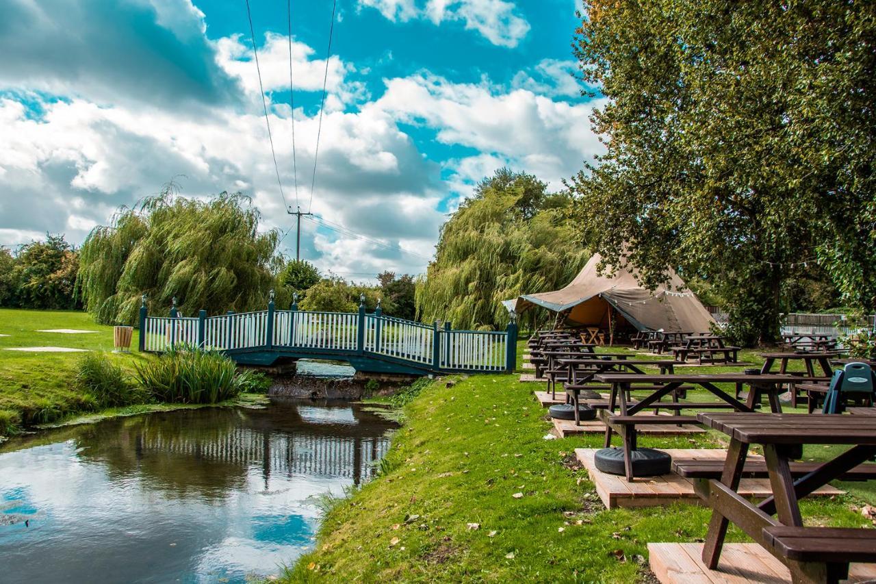 The George Inn Warminster Ngoại thất bức ảnh