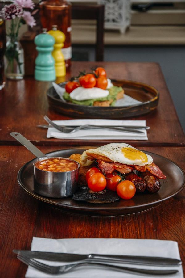 The George Inn Warminster Ngoại thất bức ảnh