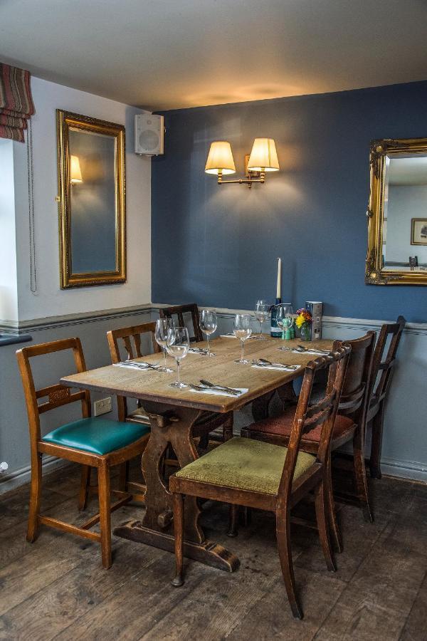 The George Inn Warminster Ngoại thất bức ảnh