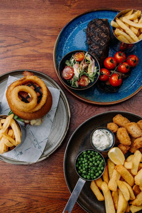 The George Inn Warminster Ngoại thất bức ảnh
