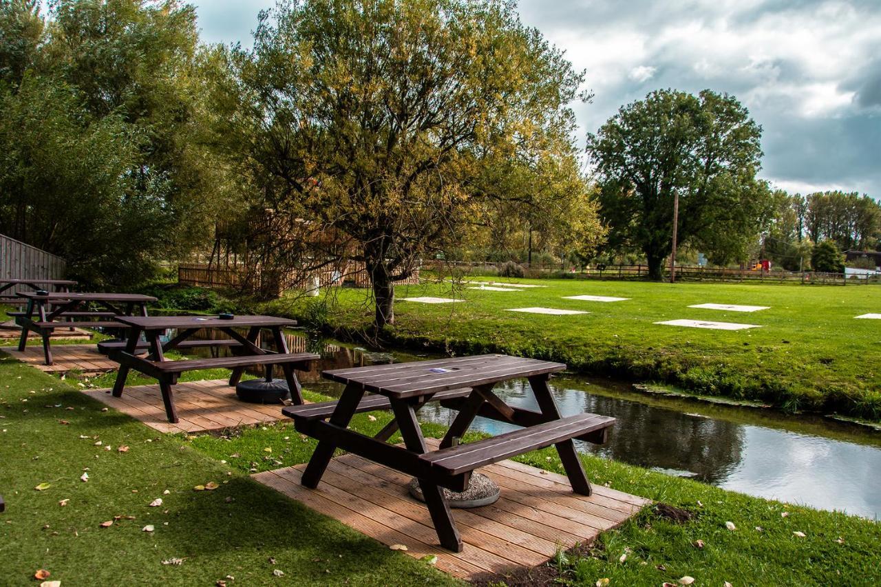 The George Inn Warminster Ngoại thất bức ảnh