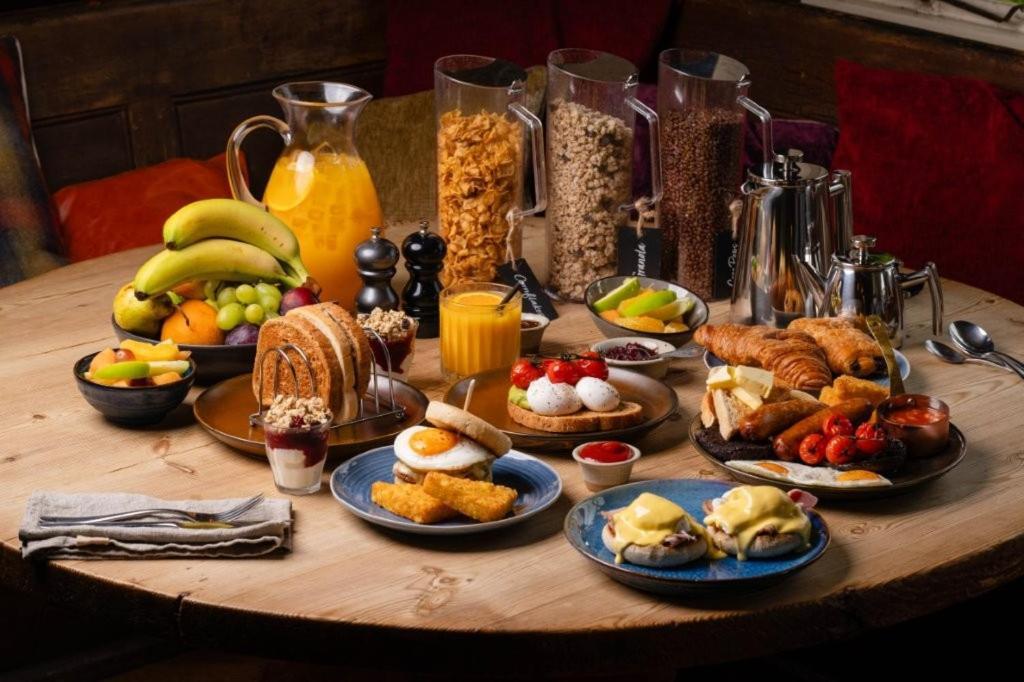 The George Inn Warminster Ngoại thất bức ảnh