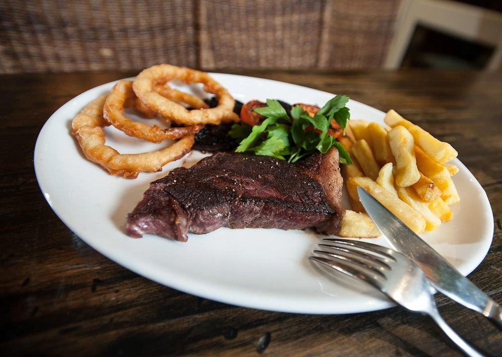 The George Inn Warminster Ngoại thất bức ảnh
